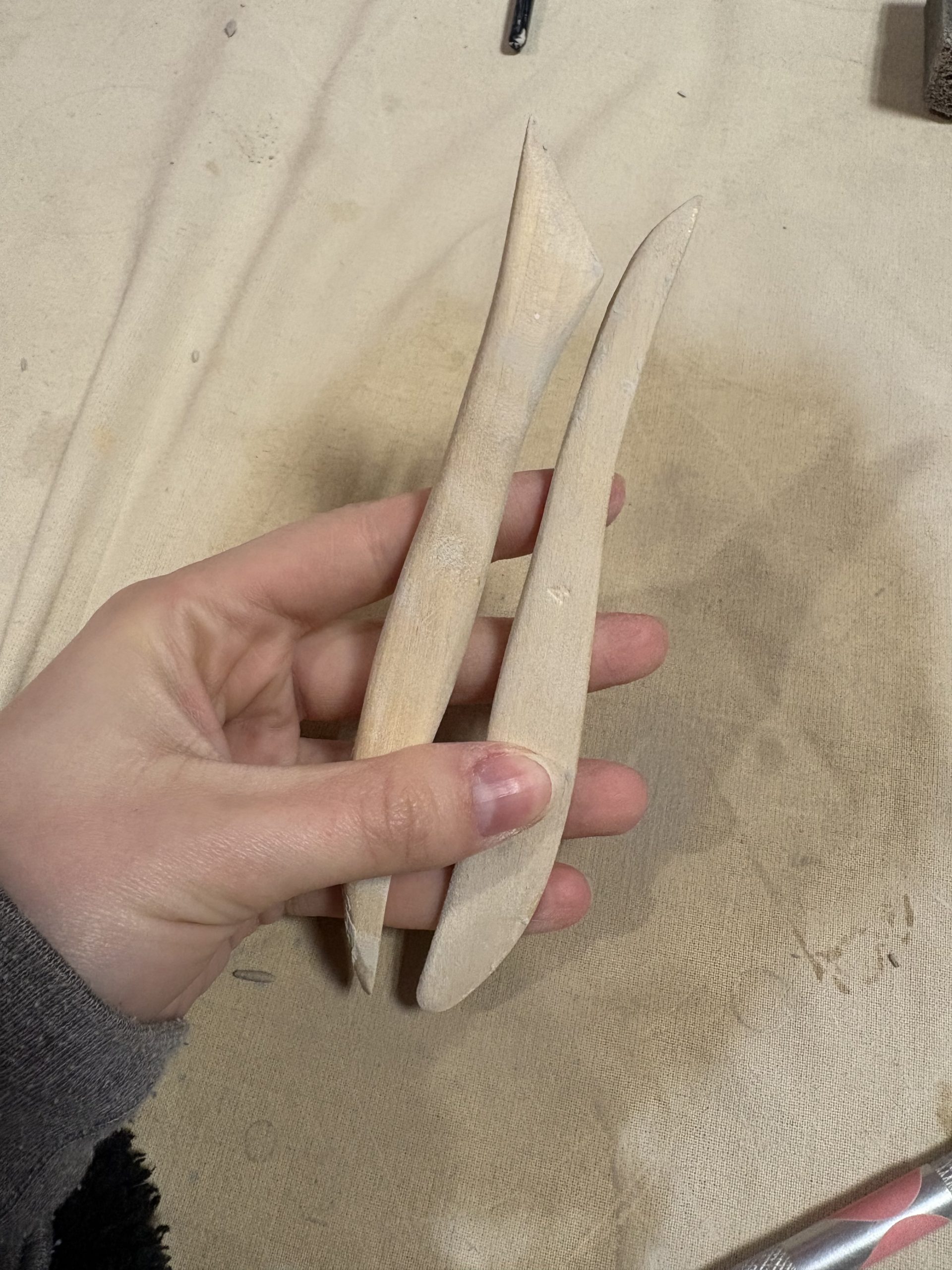 Read more about the article TOP 5 narzędzi do pracy z gliną – polecajki narzędziowe od Miłowanie Ceramics