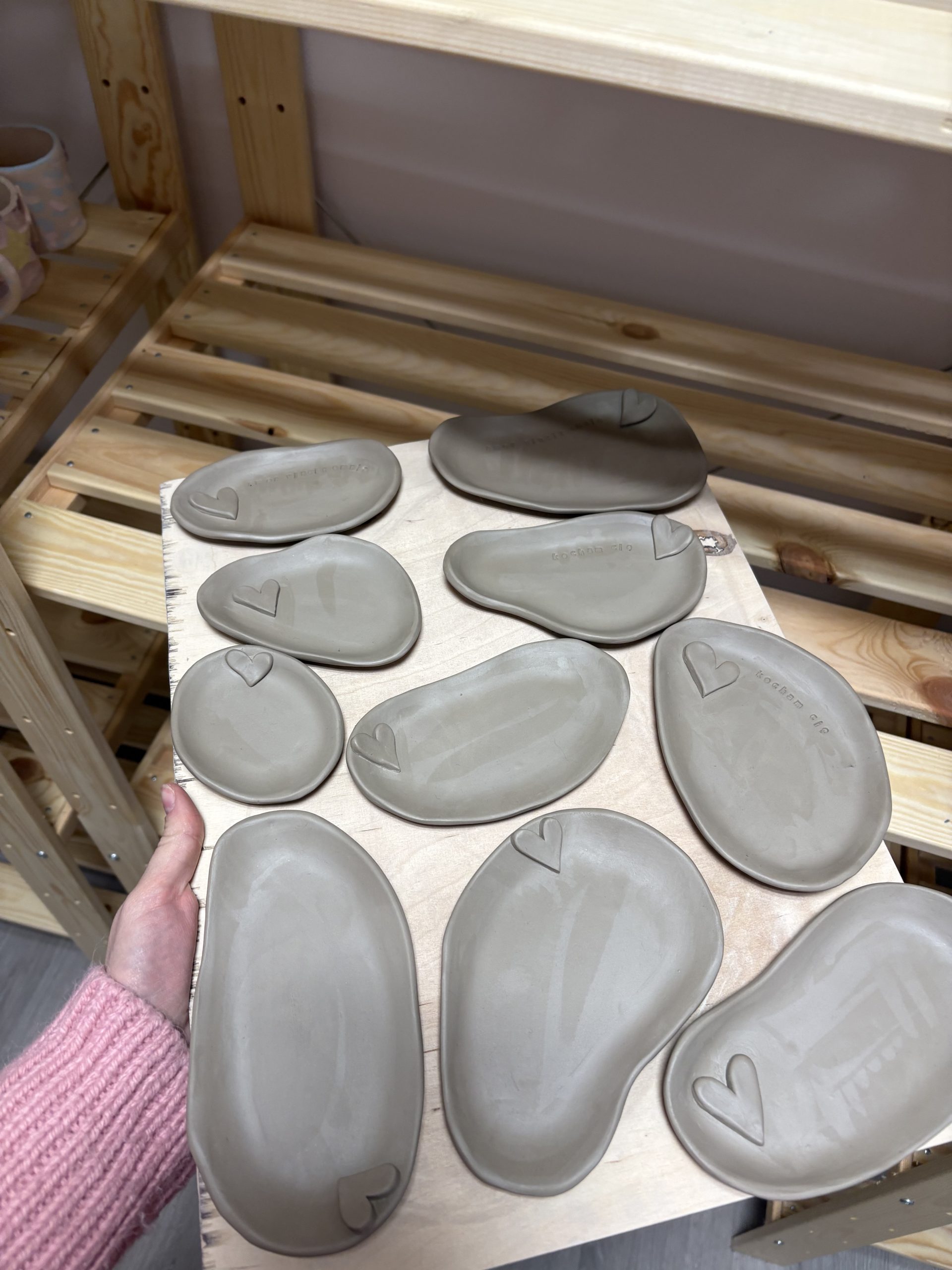 Read more about the article Jak zrobić podstawki na bizuterię z gliny?